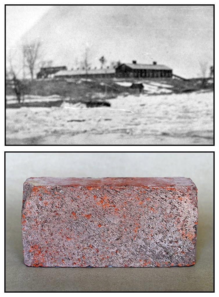 Usine de briques Louks et un brique d’argile typique de Russell