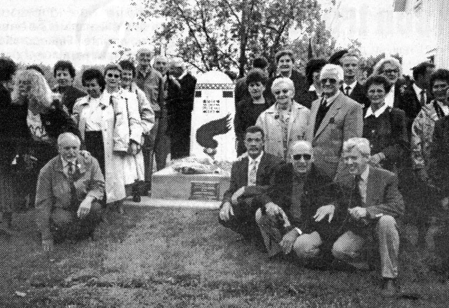 Dignitaires politiques Français et Canadiens avec le monument