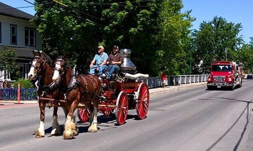 Le premier camion de pompier officiel, restauré
