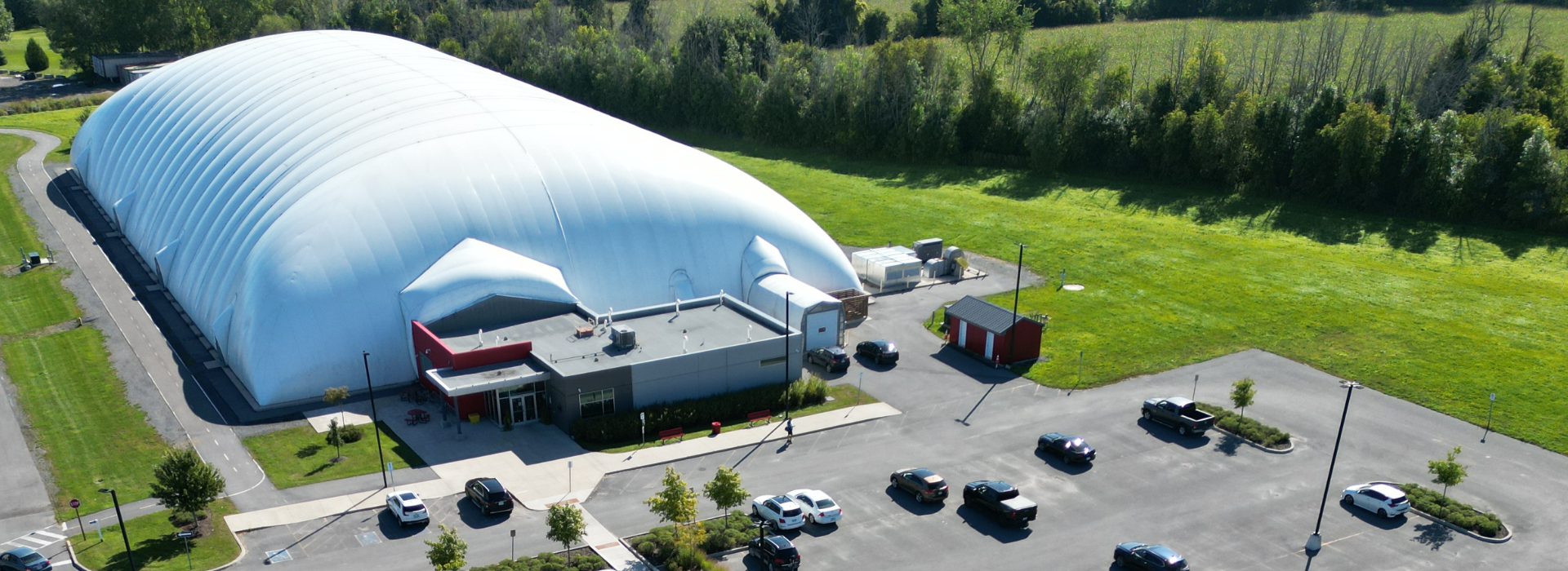 Vue aérielle du dôme sportif